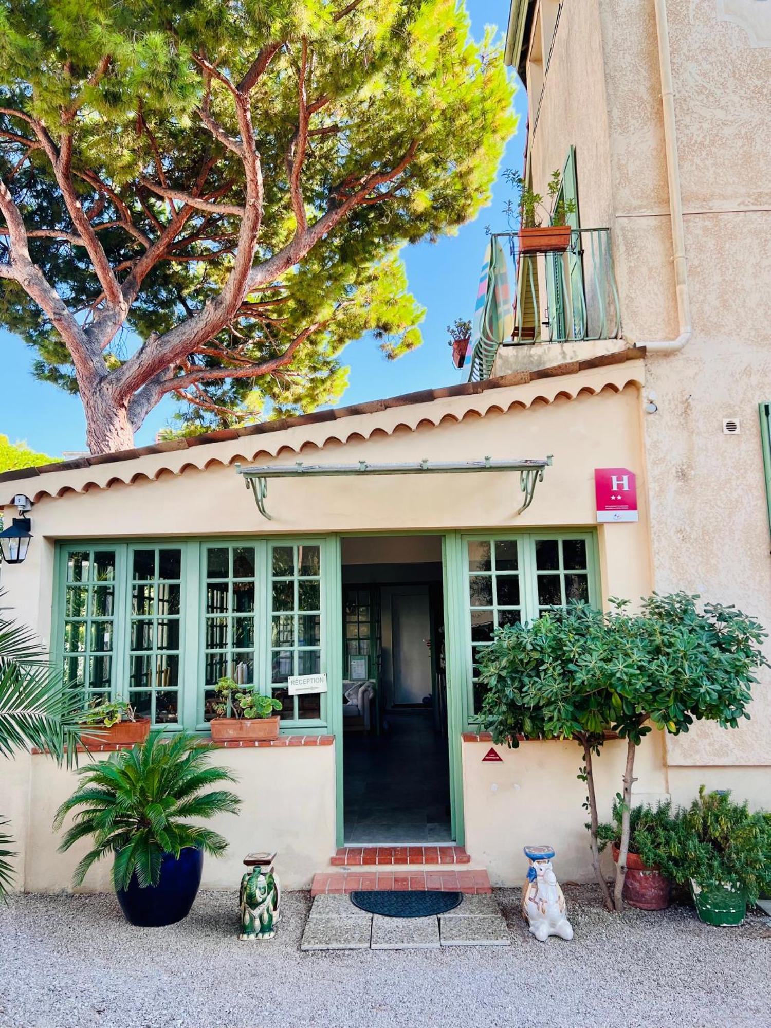 Hotel Le Ponteil Antibes Bagian luar foto