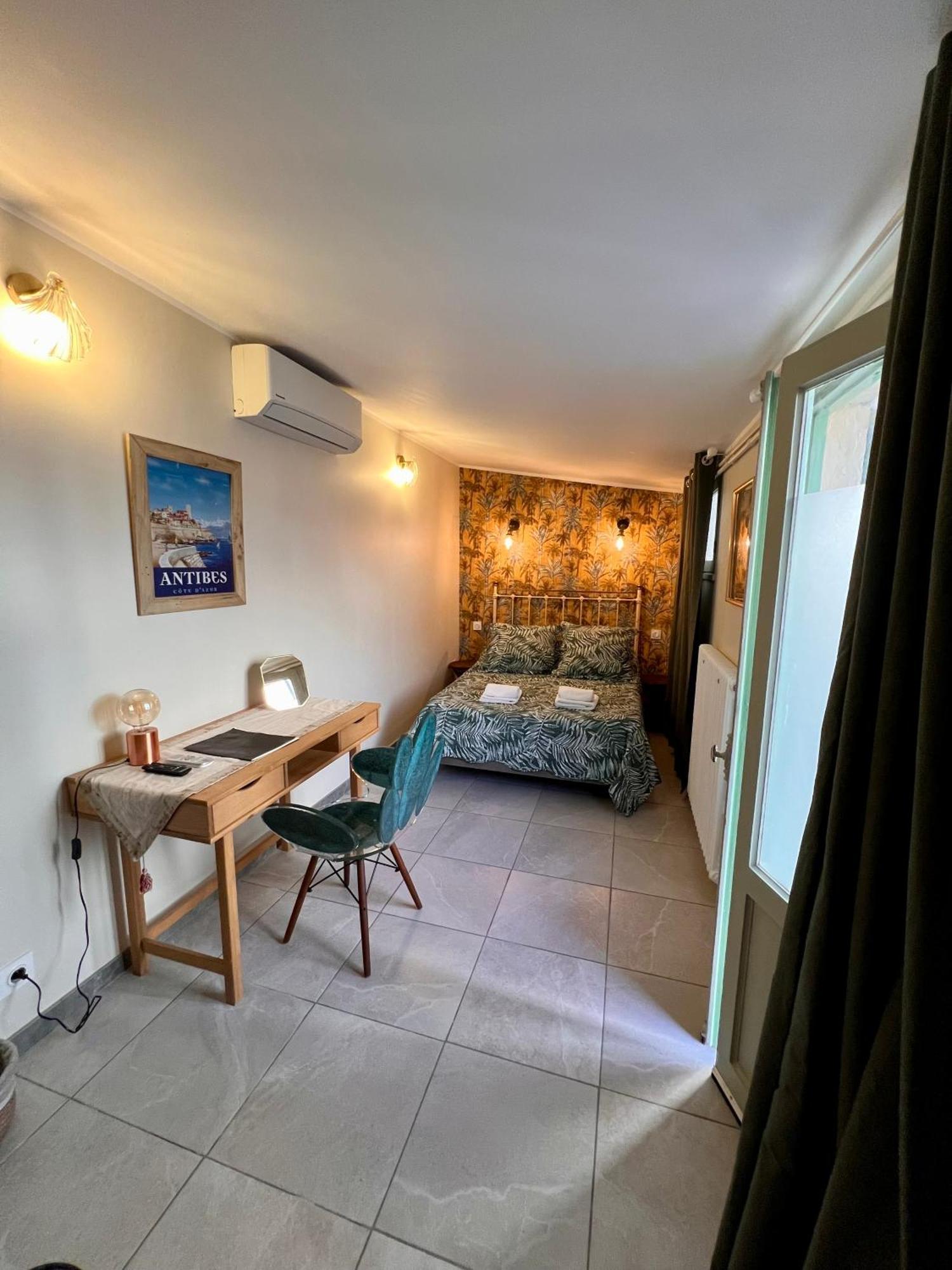 Hotel Le Ponteil Antibes Bagian luar foto