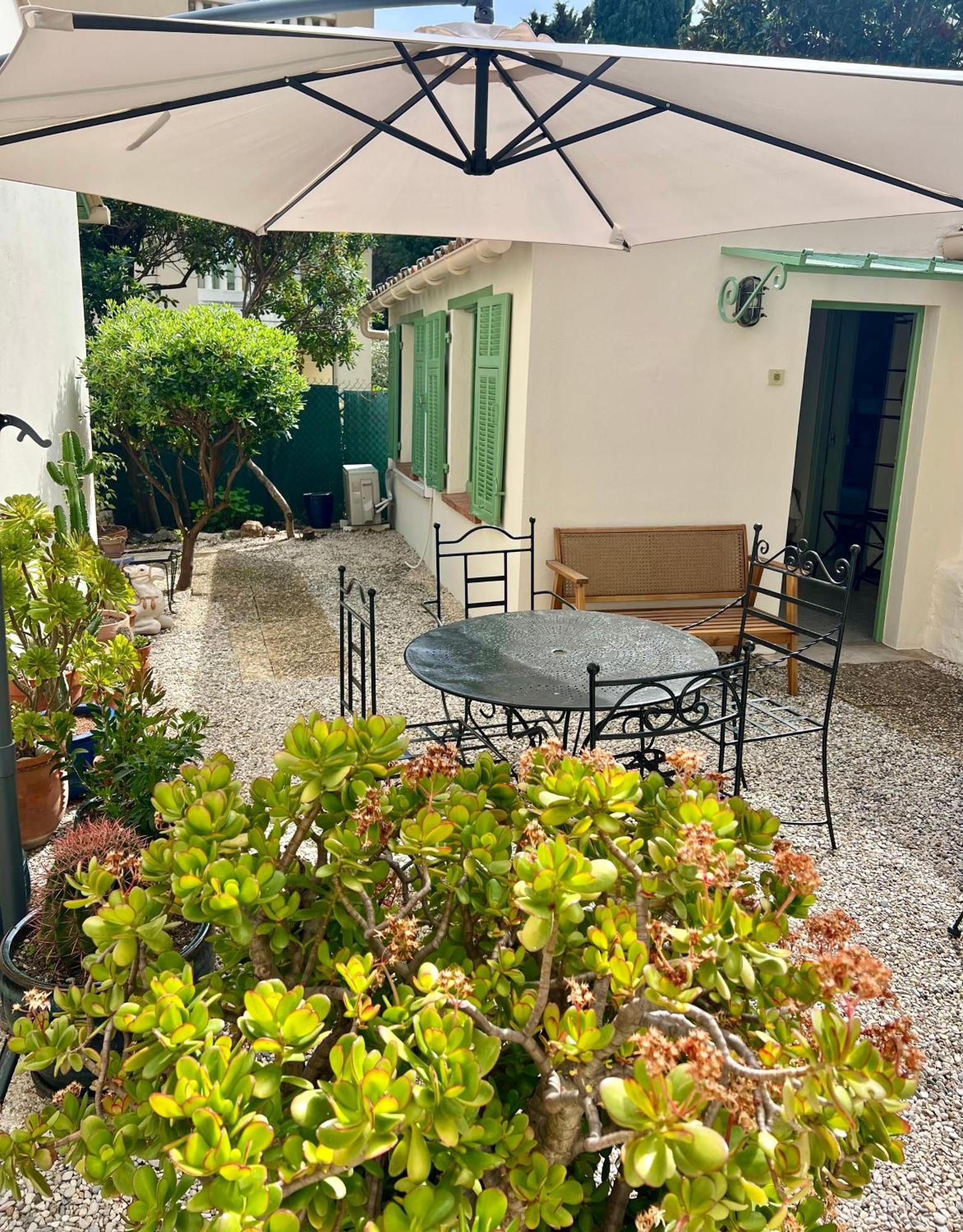Hotel Le Ponteil Antibes Bagian luar foto