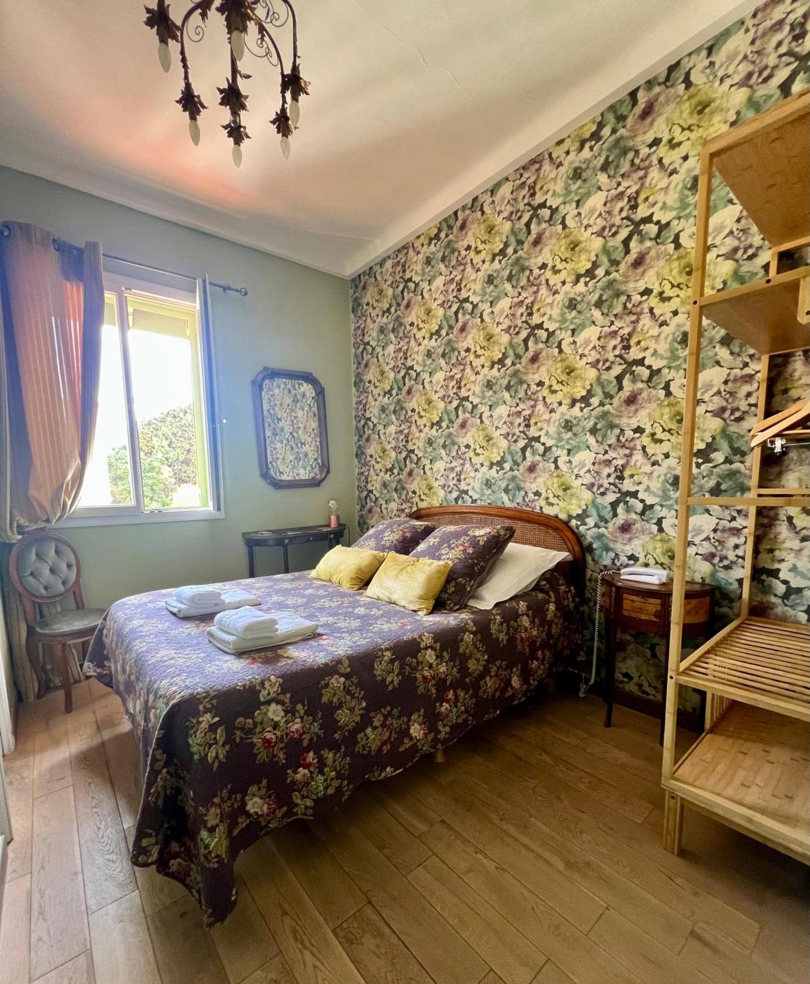 Hotel Le Ponteil Antibes Bagian luar foto