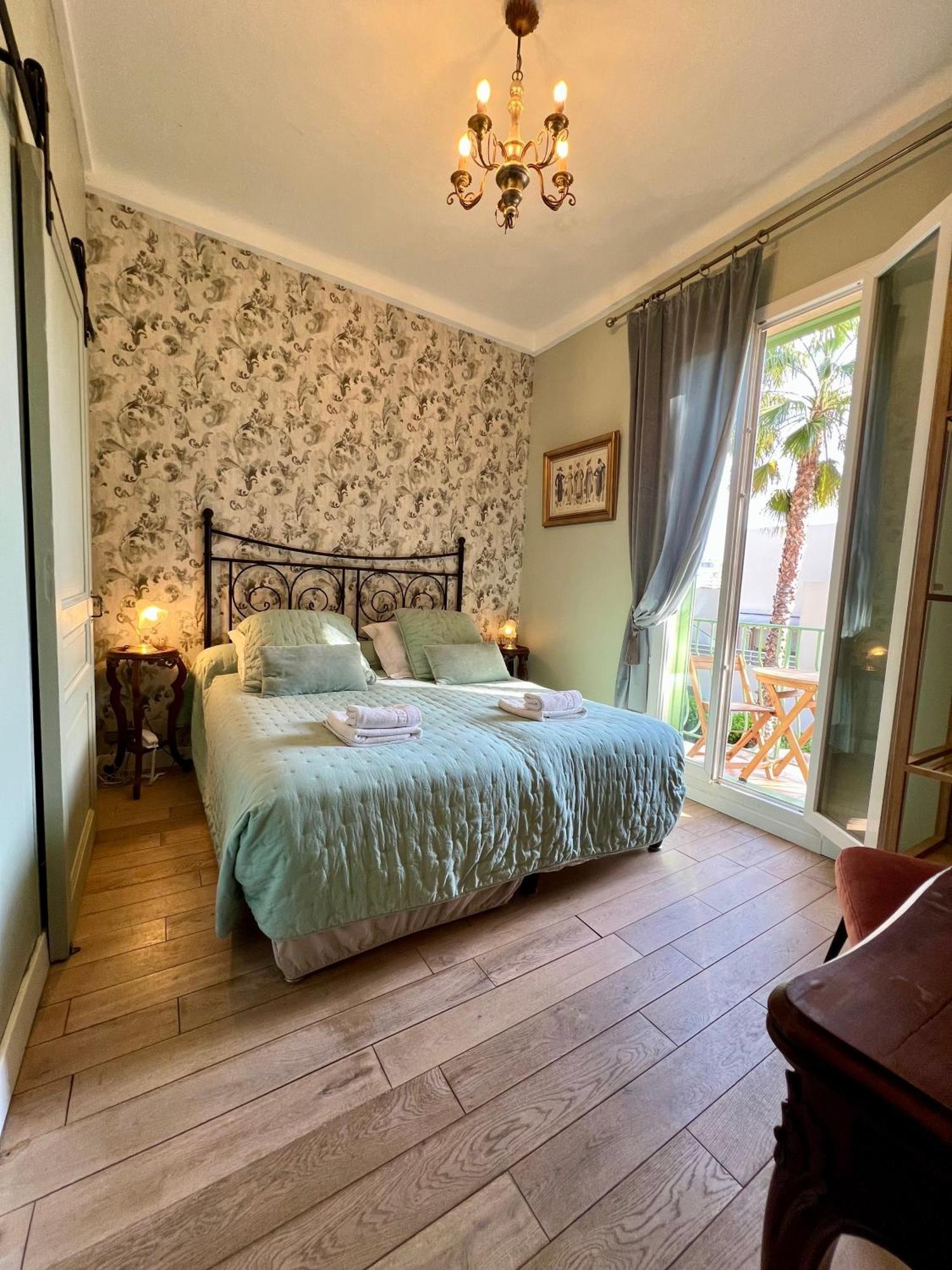 Hotel Le Ponteil Antibes Bagian luar foto